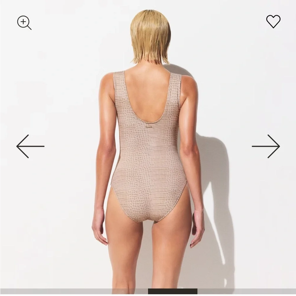 Sw13. Skims signature swim high neck one piece dune crocodile print 🐊 XS
